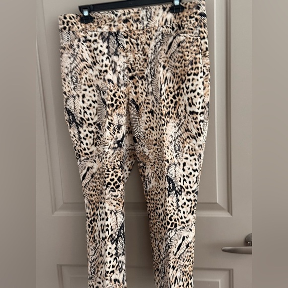 Chicos Brigitte Animal Print crop length sz 2 (equiv sz 12-14). - Picture 6 of 8